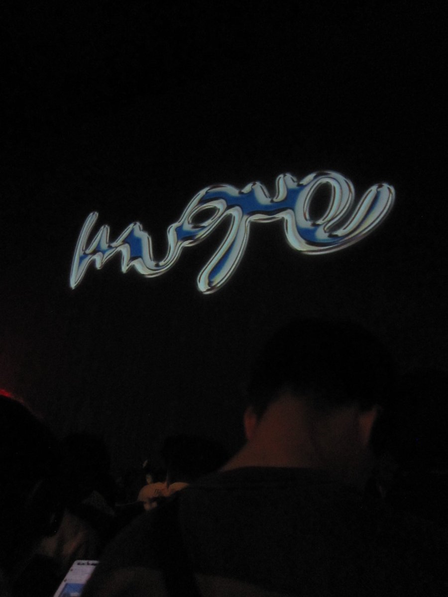 ccr____98's tweet photo. muqueさん、
この間小箱でやってたのに、あっという間に会場もセットもMCも演奏、パフォーマンスもとんでもなく大きくなってた
これからこれ以上に大きなるのかもと想像してmuqueのエネルギーの半端なさに圧倒されて今倒れてます( っﾟ､｡)っ https://t.co/DG8YS7BkrP
