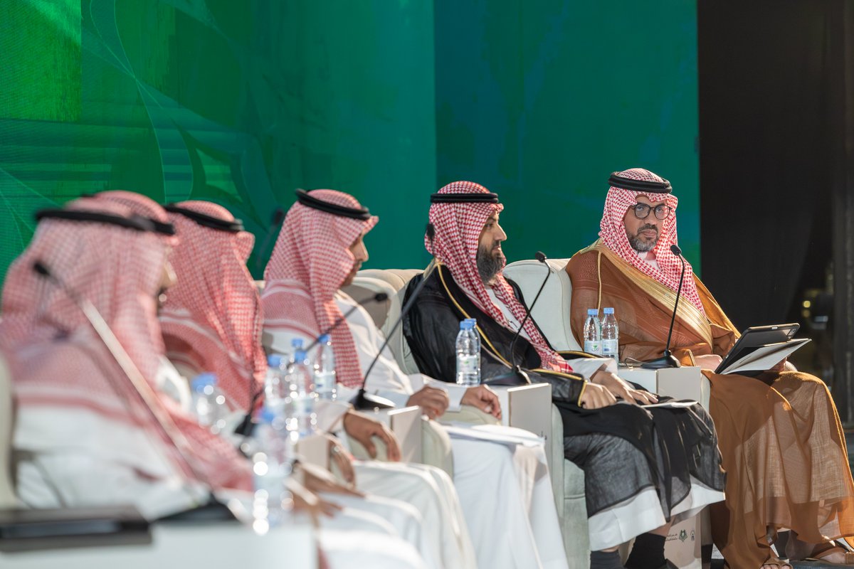 iu_edu's tweet photo. عُقدت الجلسة الثانية بعنوان: "جهود الخريجين في مجال تنمية المجتمع السعودي"، ضمن جلسات #ملتقى_خريجي_الجامعة_الإسلامية من المملكة العربية السعودية، برئاسة د. صالح بن علي العقلا رئيس #الجامعة_الإسلامية، وبمشاركة نخبة من خريجي الجامعة الذين قدموا أوراقًا علمية متخصصة. https://t.co/PxberNauaJ