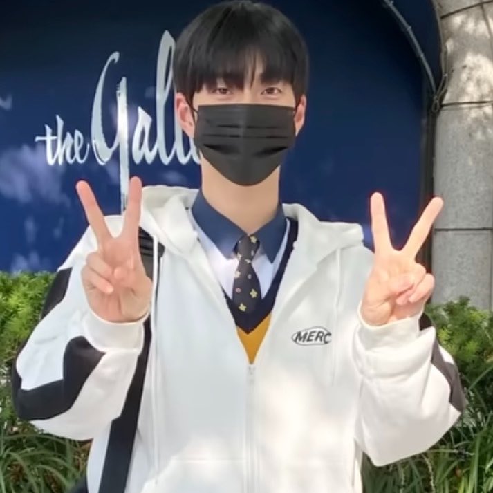 lottie #GLOW tweet media