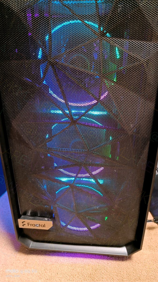 wkm_Aren's tweet image. DeepCoolさんの120mmファンパック、
FL12 SE 3IN1
購入してきました！輪っかがキレイ！
なお、ファン同士の隙間をあけて固定したところ、側面が見えるようになってカッコいい！
#DeepCool #FL12_SE