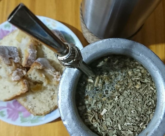 PaMiguelangelpa's tweet image. 19° la máxima para hoy en el Valle, cielo nublado. Ventoso. #Recuerda; "Hay quien te ofrece hasta lo que no tiene, esa gente vale oro, cuidala". #Matecitos para arrancar la mañana fría. Buen #Miércoles para todos...