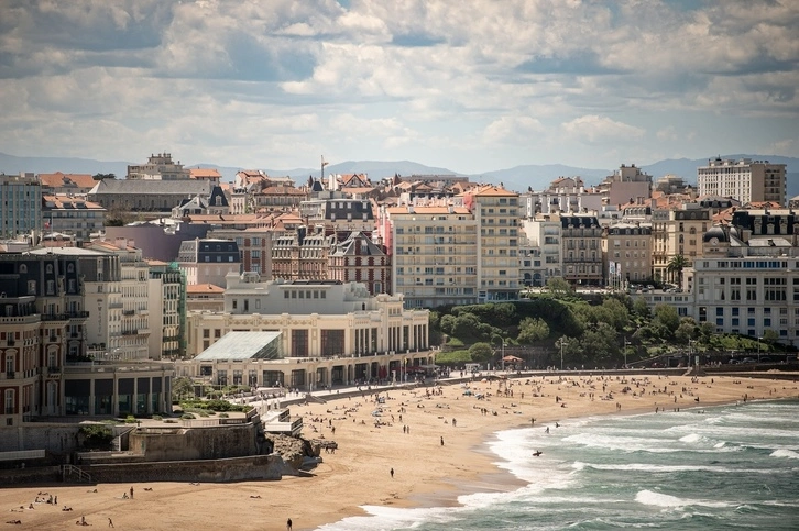 MediabaskInfo's tweet photo. Biarritz : un banquet basque aux relents d’extrême droite #recuperation #patrimoine #paysbasque https://t.co/LHOKBfl1Vu https://t.co/NhhxeRaxer