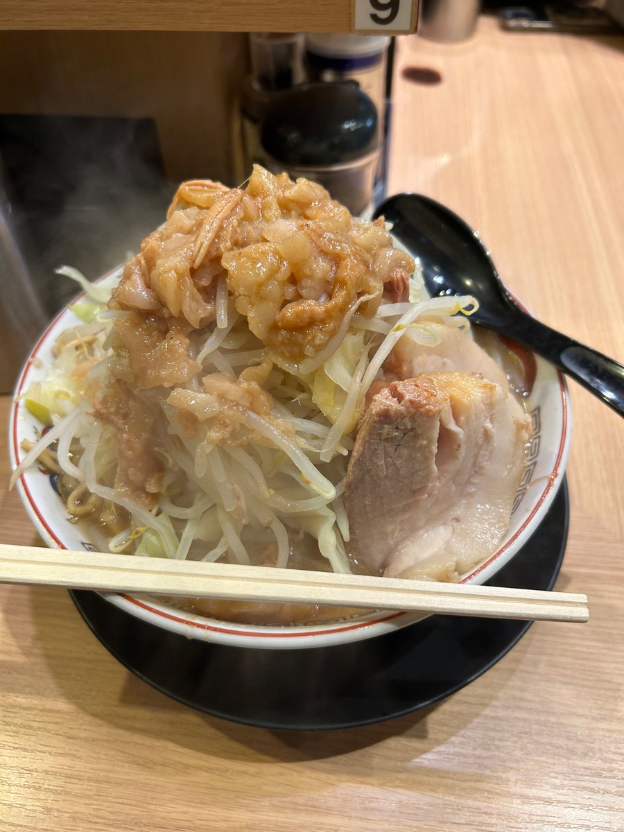 FitTechpapa's tweet photo. 胸の日ー！！今日はスーパー銭湯に行って、帰りに二郎を食べるというめちゃくちゃ最高な一日でした✨後二日、頑張るぞ🔥 https://t.co/KwcrH8wsPI
