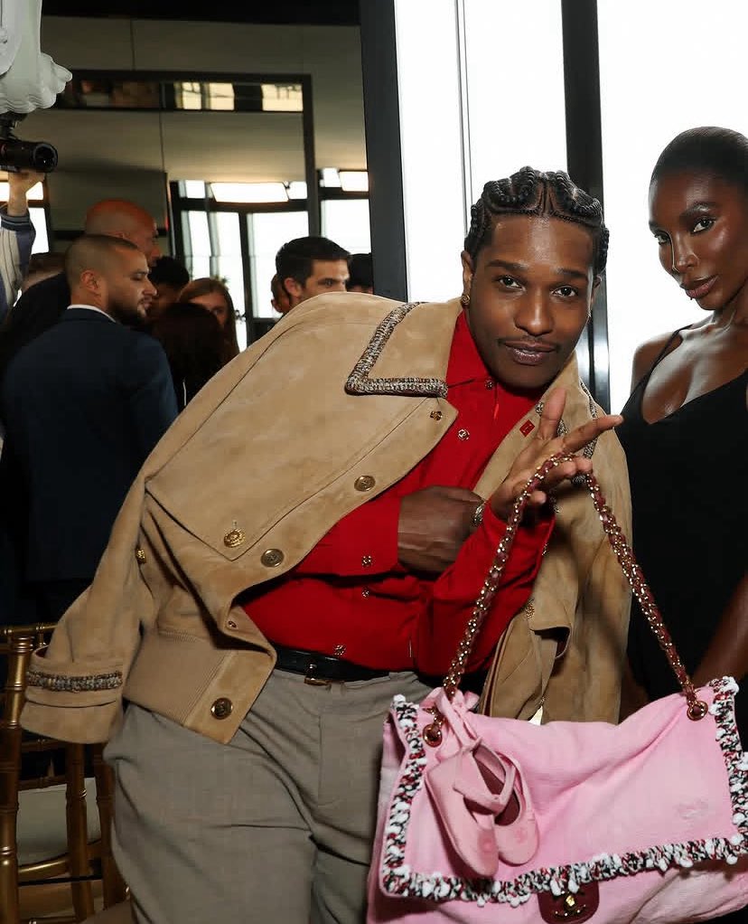 thecr8tormag's tweet image. Asap Rocky seemed to be having a ton of fun at the Chanel Cruise 2026/27 show. Hanging out with fellow front row-ers #nicolekidman #MichaelaCoel and #TildaSwinton

#chanelcruise #thecr8tormag #asaprocky #fashion