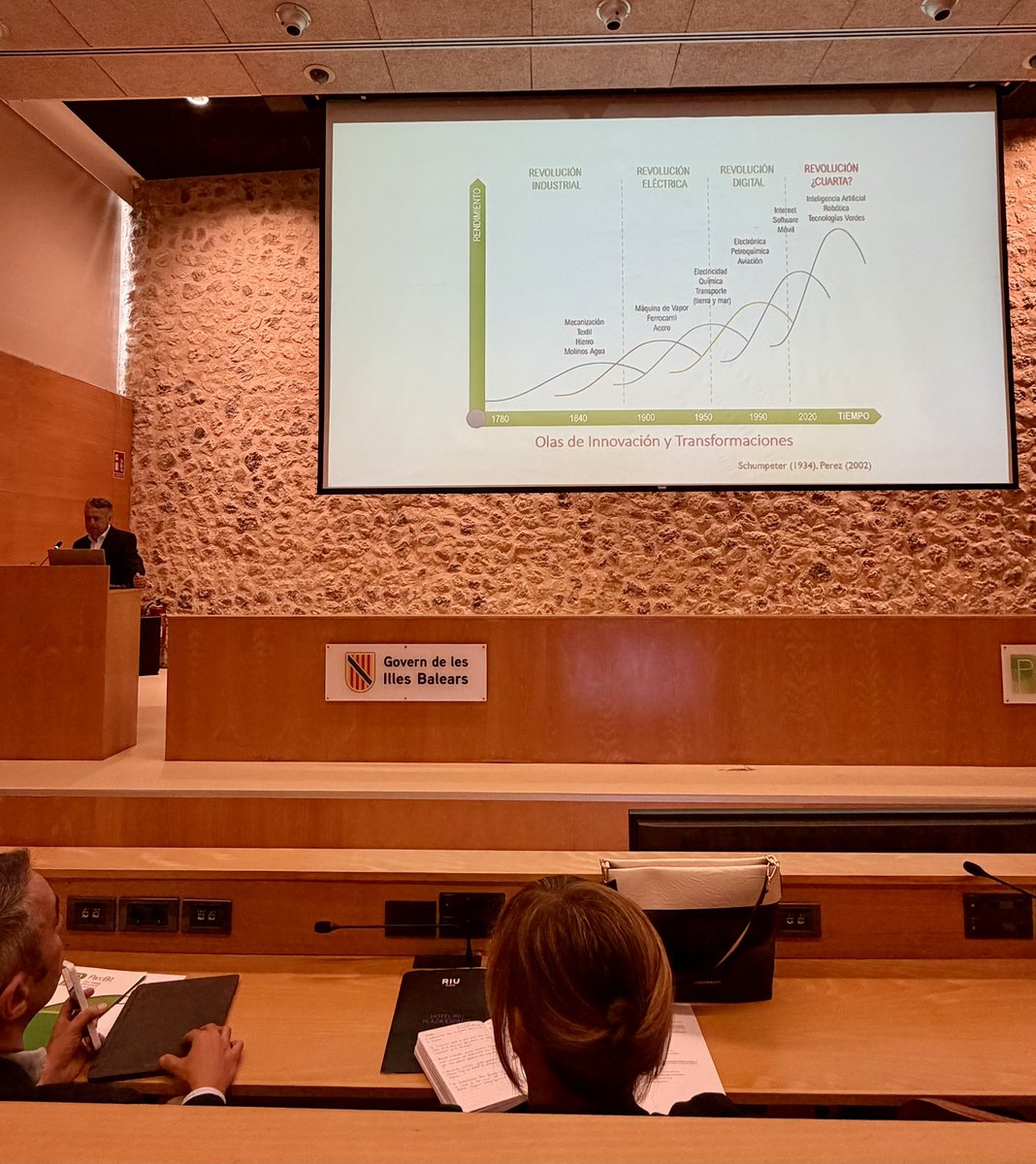 DavidDiezH's tweet photo. @ajuntpalma asistimos al #GreenTechForum un punto de encuentro para empresas tecnológicas, startups y agentes del ecosistema turístico, donde compartir visión, inspirar al sector y crear nuevas conexiones.
Innovar hoy para transformar el turismo del mañana.
@parcbit @turistec https://t.co/85bCB5H6bx