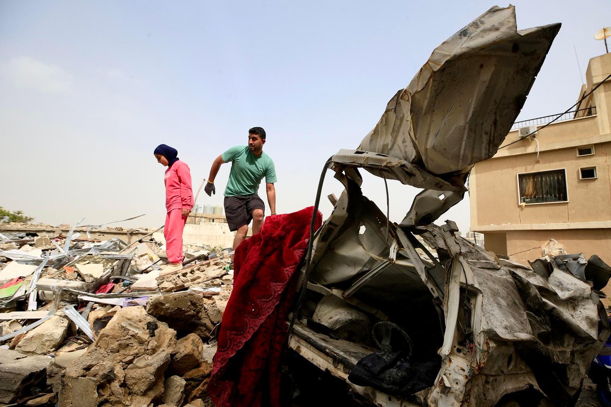 XHNews's tweet image. Latest on #MiddleEast tensions:
- #Iran's main int'l airport resumes flights to 15 foreign destinations
- Iran to respond on prospects of #US talks after leadership consultations: Pakistani PM
- #Trump plans extended blockade of Iran -- WSJ
- Iran's currency drops to record low