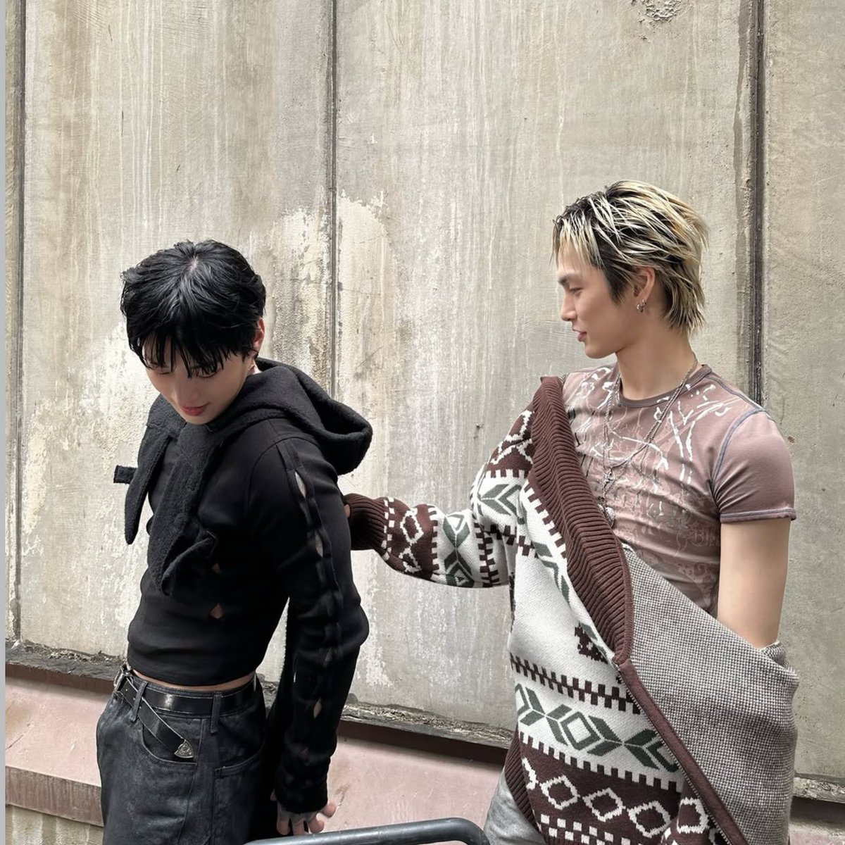 illya #gl★w tweet media