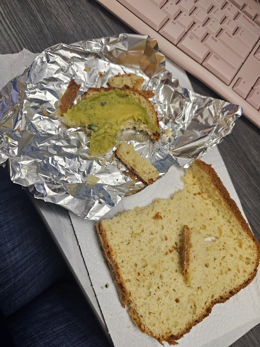 ActsSixandFour's tweet image. Avocado 🥑 toast (my first loaf of homemade bread 🍞).
#Breakfast #BakingJoy