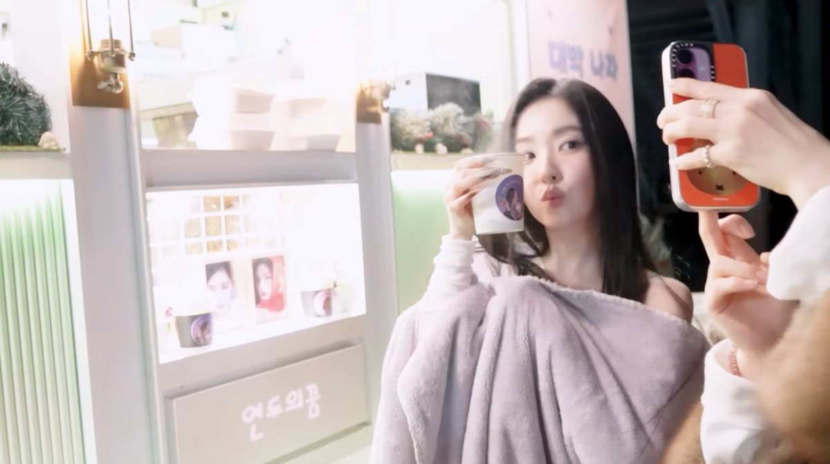 another proof shot only for seulgi i guess 😮‍💨😮‍💨😮‍💨