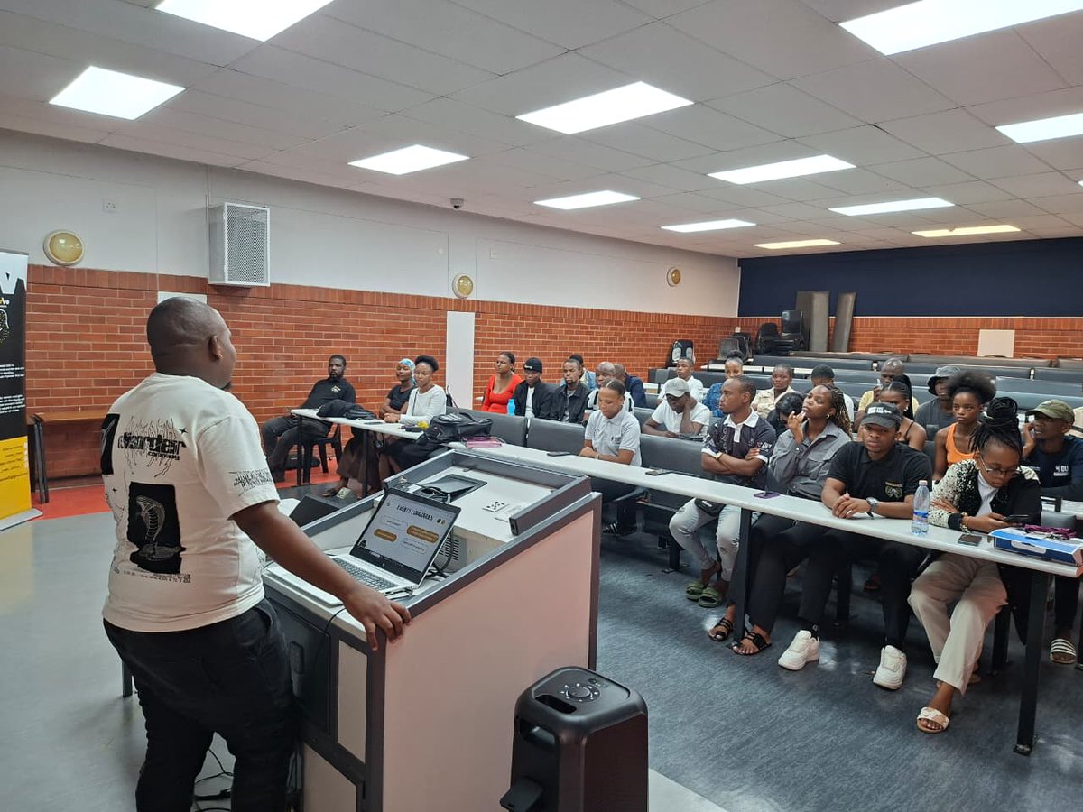 men_carve's tweet photo. The Men Carve met with beneficiaries &amp; potential beneficiaries this weekend — rebuilding relationships and starting new ones.

A successful and impactful session, with greater work ahead. #TheMenCarve #YouthDevelopment https://t.co/v1Za7wEjYQ