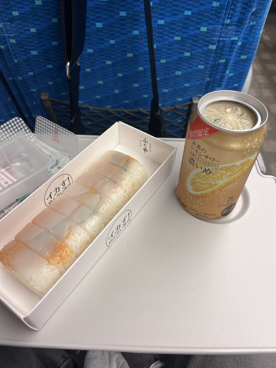 takuma_viola's tweet photo. 負けたけど、帰りの新幹線まで福岡グルメを堪能😋 https://t.co/WHYLAJm6d9