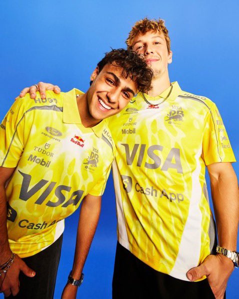 allie (: tweet media