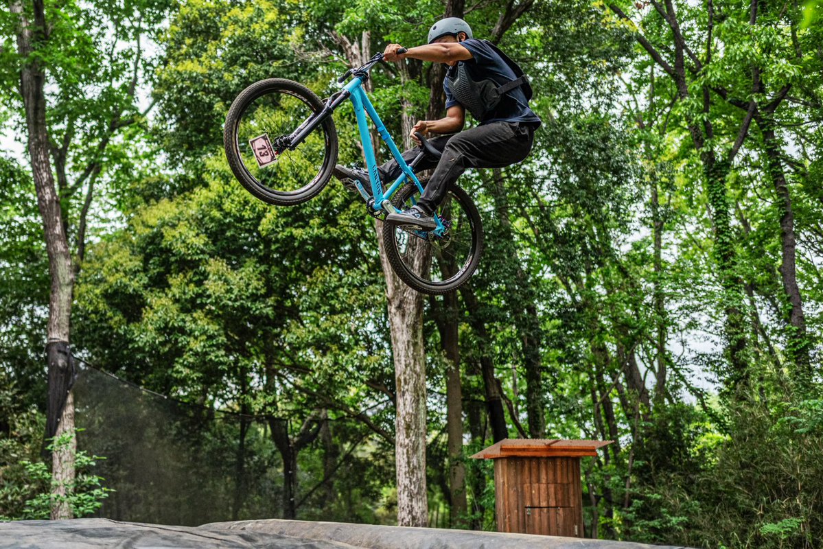 sbpmtb_official's tweet image. 4/29(祝)のエアーバッグスクールは初めて参加されるライダーが2名いました。

皆さん思い思いのエアートリックの練習をされていましたね。

次回の開催は5月2日（土）を予定しております。開催前日のSNSをご確認の上ご予約ください！
#スマイルバイクパーク
#mtb