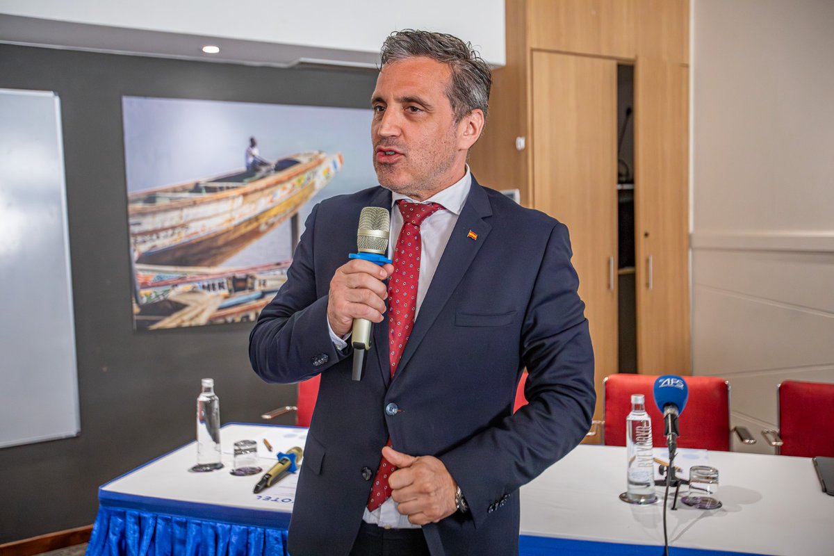 FAOWestAfrica's tweet image. 💧Au cœur des échanges: l’accès durable à l’eau pour les systèmes pastoraux, la gouvernance des ressources hydriques et la résilience face aux changements climatiques. 
#TenureDeLEau #Pastoralisme #Résilience
@FAO 
@EmbEspSenegal 
@AECID_es