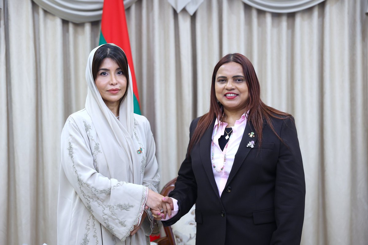 MoFAmv's tweet image. UAE Chargé d’Affaires Heba Aljneibi paid a courtesy call on FM @IruthishamAdam today. The meeting reflected on the close &amp;amp; longstanding friendship between #Maldives &amp;amp; #UAE, &amp;amp; explored ways to further strengthen bilateral ties &amp;amp; expand cooperation in areas of mutual interest.