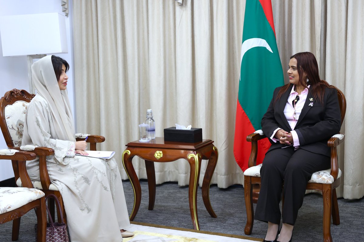 MoFAmv's tweet image. UAE Chargé d’Affaires Heba Aljneibi paid a courtesy call on FM @IruthishamAdam today. The meeting reflected on the close &amp;amp; longstanding friendship between #Maldives &amp;amp; #UAE, &amp;amp; explored ways to further strengthen bilateral ties &amp;amp; expand cooperation in areas of mutual interest.