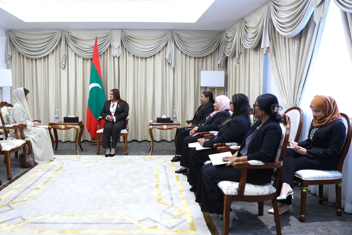 MoFAmv's tweet image. UAE Chargé d’Affaires Heba Aljneibi paid a courtesy call on FM @IruthishamAdam today. The meeting reflected on the close &amp;amp; longstanding friendship between #Maldives &amp;amp; #UAE, &amp;amp; explored ways to further strengthen bilateral ties &amp;amp; expand cooperation in areas of mutual interest.