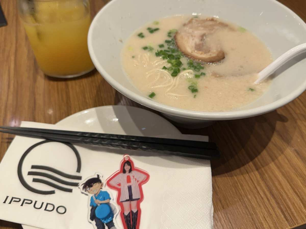 sayac10's tweet photo. マリーナベイサンズでラーメン2000円ぐらい（キクラゲは抜いた） https://t.co/yJRz5X8aZ7