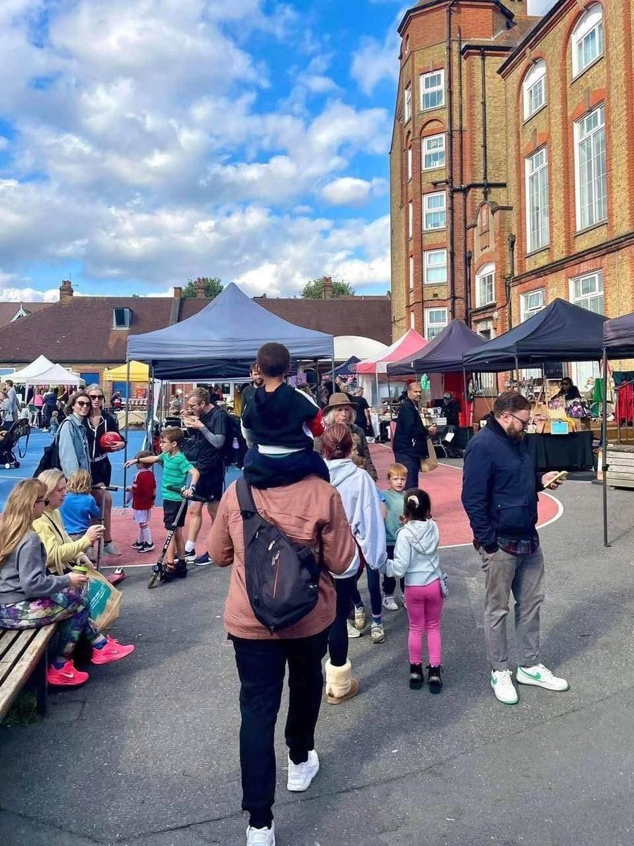 tootingnewsie's tweet image. The fantastic #Furzedown Farmers Market, returns THIS SATURDAY 2ND May, 9.30am–1.30pm!

The popular monthly market features a brilliant mix of local food, produce, plants, crafts, gifts &amp;amp; more.

Full info in the image! 

📍Penwortham School, Penwortham Rd, SW16 6RJ.

#Tooting