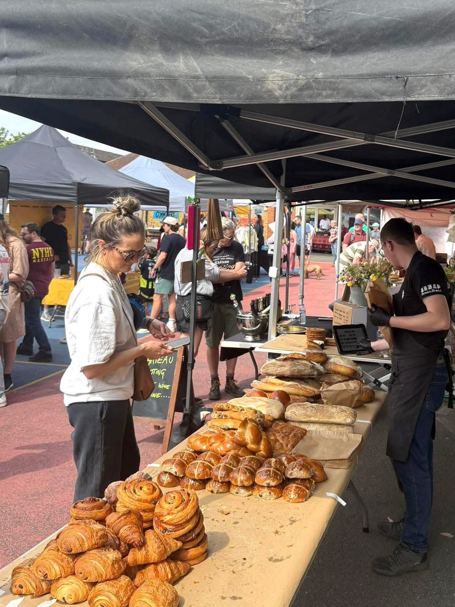 tootingnewsie's tweet image. The fantastic #Furzedown Farmers Market, returns THIS SATURDAY 2ND May, 9.30am–1.30pm!

The popular monthly market features a brilliant mix of local food, produce, plants, crafts, gifts &amp;amp; more.

Full info in the image! 

📍Penwortham School, Penwortham Rd, SW16 6RJ.

#Tooting