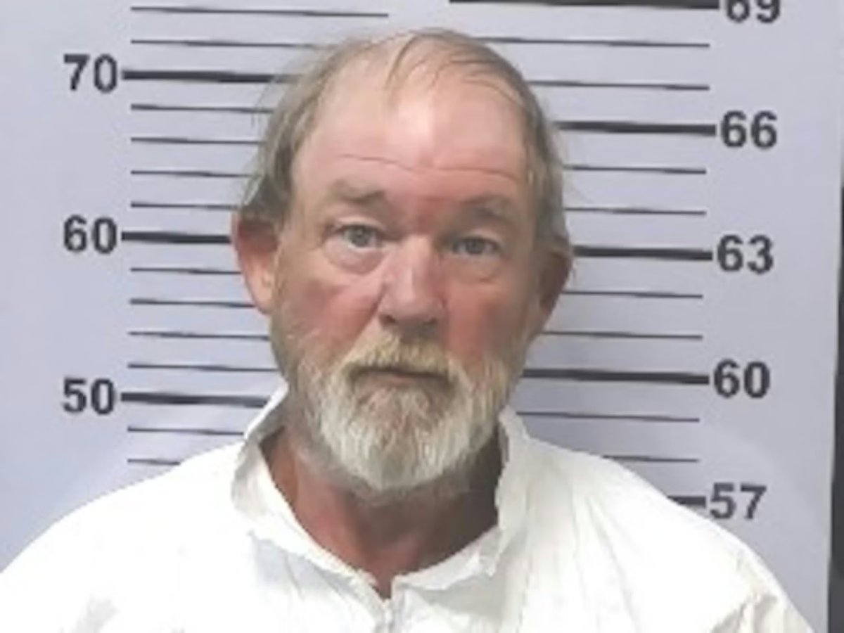 H0peFULLGh0st144 tweet media