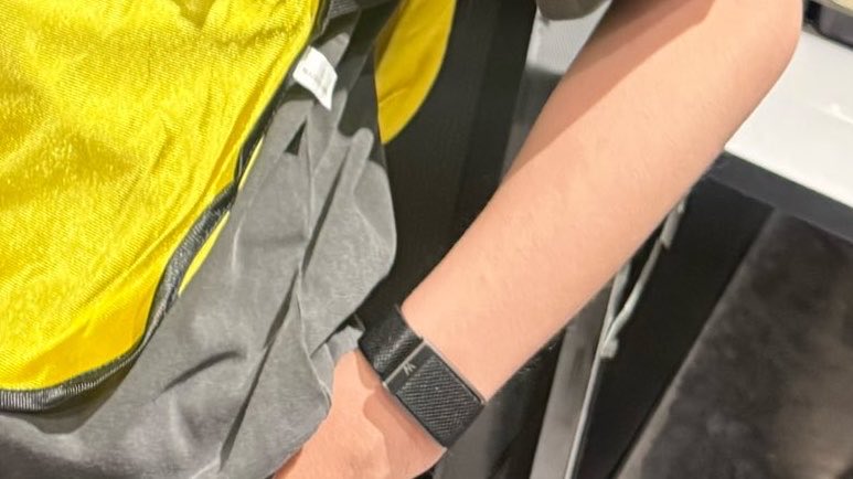 จัดอันดับอาการขนลุก
3. ผี
2. แมลงสาบ
1. เฟิร์สวันใส่ whoop
.
.
.
0. เฟิร์สวันใส่ whoop 🥶😭