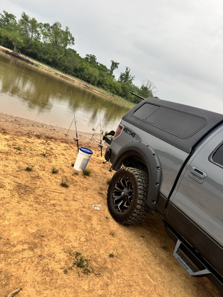 jaymartinez1973's tweet image. #Wednesday #Tacos #Fishing #Food #Foodie #FelizMiércoles #Texas #Lakes came to the lake to do some bank fishing and made me some delicious breakfast tacos chorizo n eggs with refried beans yes sir at this point cud careless if a catch a fish or not 😂