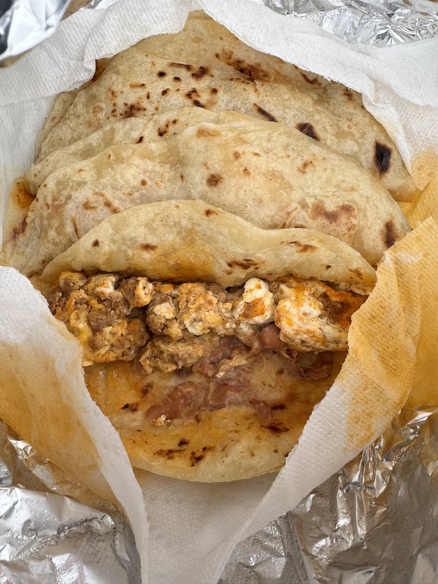 jaymartinez1973's tweet image. #Wednesday #Tacos #Fishing #Food #Foodie #FelizMiércoles #Texas #Lakes came to the lake to do some bank fishing and made me some delicious breakfast tacos chorizo n eggs with refried beans yes sir at this point cud careless if a catch a fish or not 😂