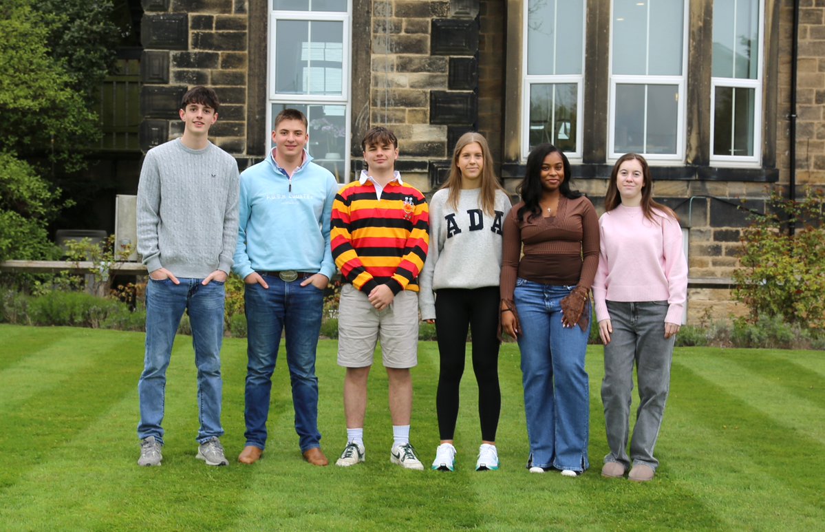 AshvilleCollege's tweet image. Congratulations to Upper 6 pupils Harry, Lucy, Monty, Olivia, Luke and Layla who have completed their Gold Duke of Edinburgh Award which they will receive at Buckingham Palace.

#DukeofEdinburgh #GoldAward #Resilience #Teamwork #Volunteering #Expedition #LifeSkills #Adventure