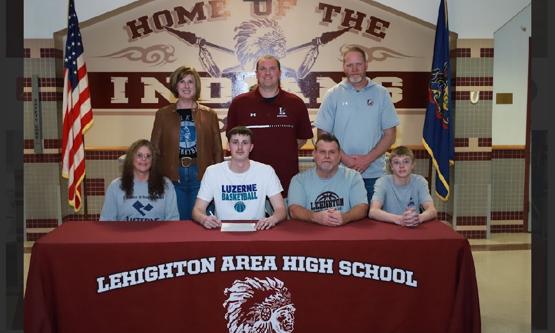 LASD_Basketball's tweet photo. Congratulations to the following members of our basketball team that will be continuing their academic and athletic careers at the collegiate level:

Cole Dietz - Lebanon Valley College
Talin Fairchild - Luzerne Community College
Caden Meek - King's College (Football) https://t.co/B109EeGgF9