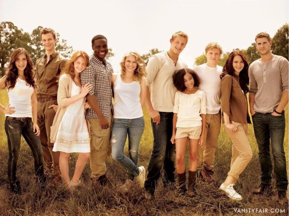 JAJAJJAJAJ dios ves esta foto y pensas que son una familia de granja, resulta que se matan a muerte en una arena