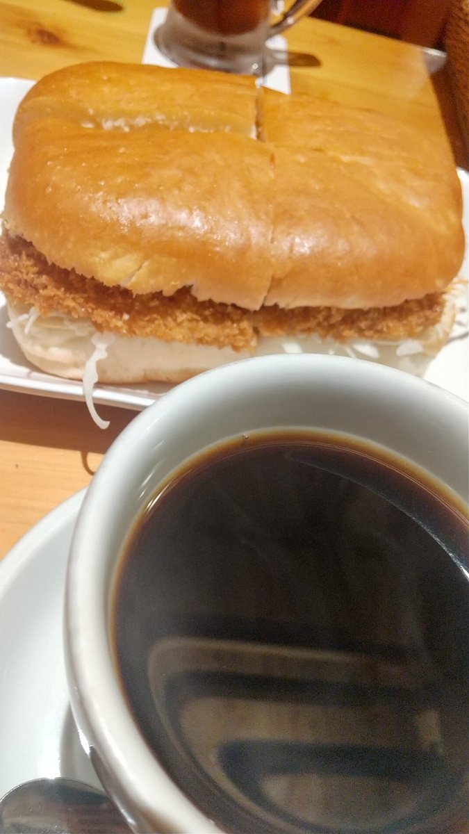 skskosshi's tweet image. 直った車でドライブしました。
カツサンド美味しかったです。

#コメダ珈琲
#JAF
#一人になりたい