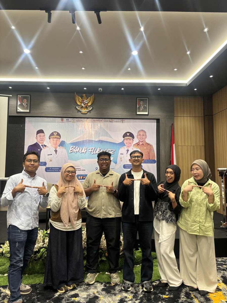 teye sibuk revisian 🌸✨💗🦩 tweet media