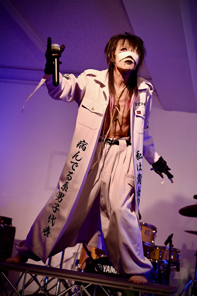 ammicco_oO's tweet image. バンドが入った時も聞いてみたい
首の縄をぶらーんとやる演出は見入ってしまい写真撮れなかった…
歌うときに刃物を持つの大好きなので最高でした😆
#石井まどか
#Synchronicity
