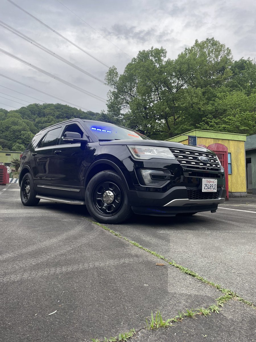 tony1226US_LE's tweet image. 本日、最後の移植サイドステップを取り付け完了🤤
やっぱり印象変わるw
次回は二箇所製作予定🥹

#LE装備
#police
#CRIMLINE
#DiGINDOGS