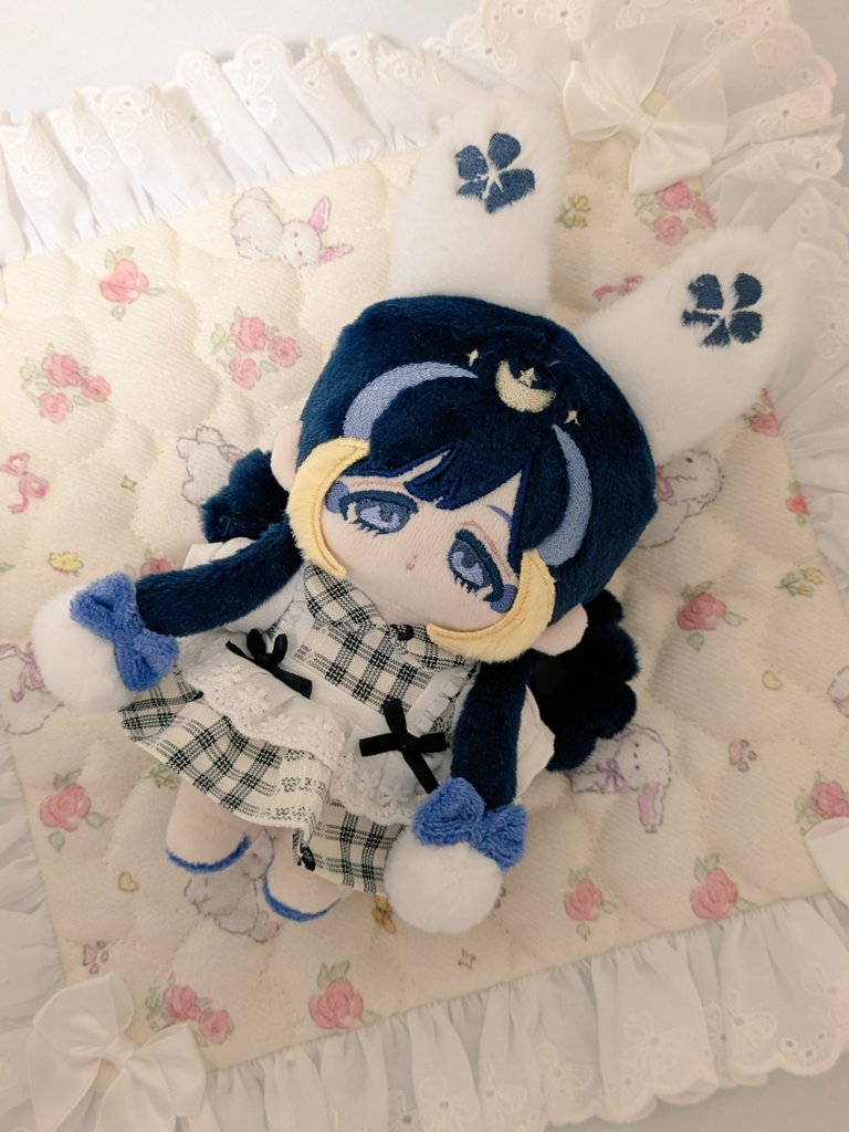 海月様(<a href="/midnightnolemon/">海月🍋4/29感謝祭D3🍋5/5🥓東3の30a</a>)よりシックなワンピースをお迎えさせて頂きました！
現地で一目惚れした一着✨
うちの子に着せることができて嬉しいです🥰
たくさんの子に着てもらおうね🫶💕