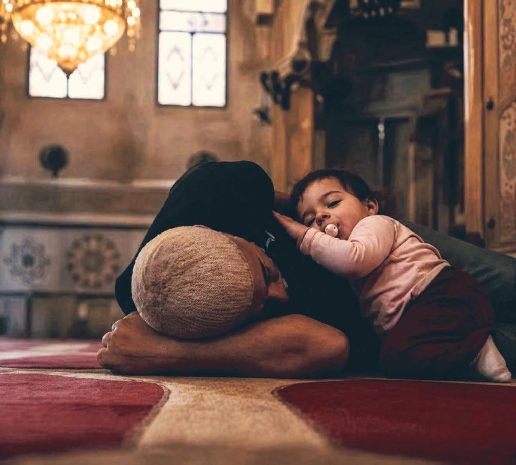 switch2014's tweet photo. نامت  في امان أبيهاا ، ونام ابوها في أمان الله 🤍 https://t.co/FND2l7HnWj