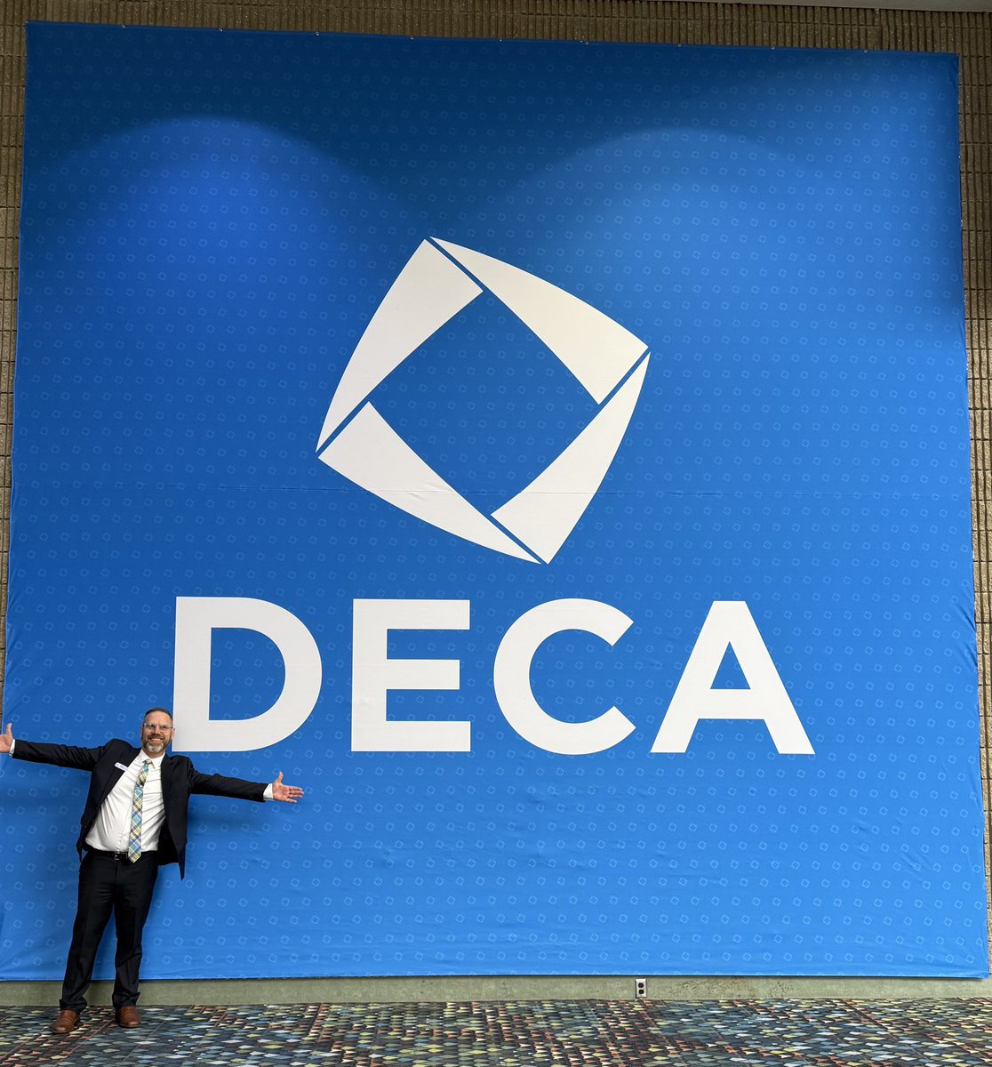 KeeganROBrien's tweet photo. Another #DECAICDC in the books working on the Competitive Events Coordinators team. 🩵 🤍 🩵 https://t.co/lca2INND71
