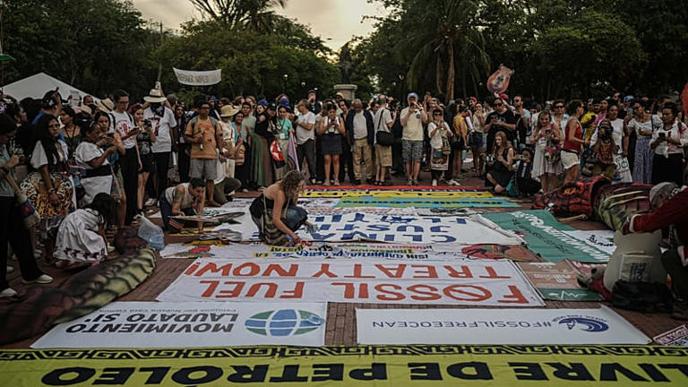 GETAnalysis's tweet image. The #US has always been one of the leading contibutors of Greenhouse-Gases to the atmosphere, and over the decades one of the lead blockers of meaningful progress to curb them. Why invite a #Trump a denier, and an impediment to critically needed change?  msn.com/en-ca/news/pol…