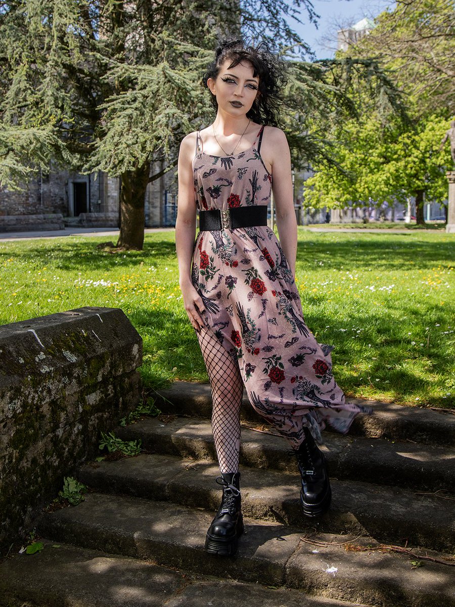 BlueBananaUK's tweet image. Serving haunted garden energy. The Jawbreaker flower spirit maxi dress.

#maxidress #spirits #altfashion #gothic #gothfashion