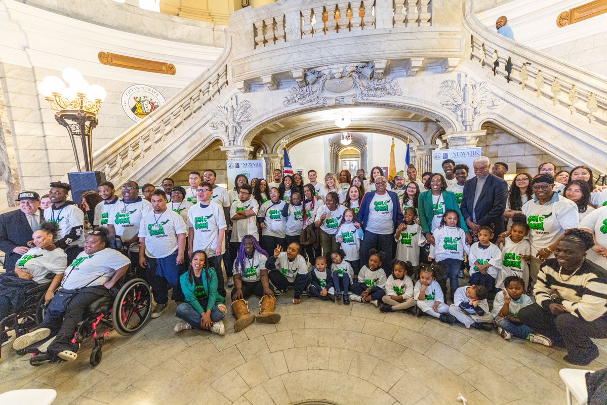 TheLeaguersInc1's tweet image. Newark is going green
At the Gen Green Run of Show in City Hall, leaders like Ras J. Baraka and Nicole Hewitt-Cabral joined students and community groups—including The Leaguers, Inc.—to push for a more sustainable future.
#GenGreen #Newark #Sustainability #YouthVoices
