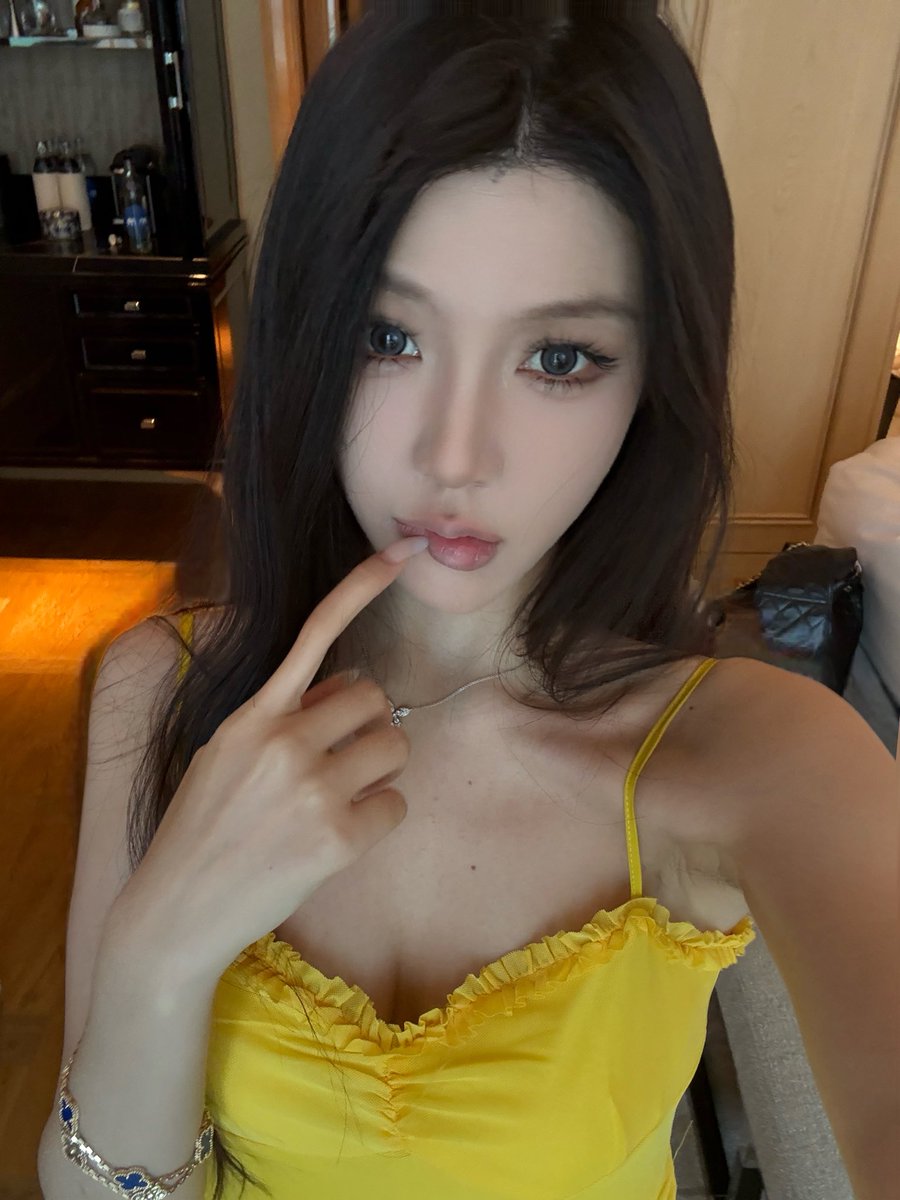 为什么总觉得相机里的自己更美 https://t.co/mOpu0m76xM