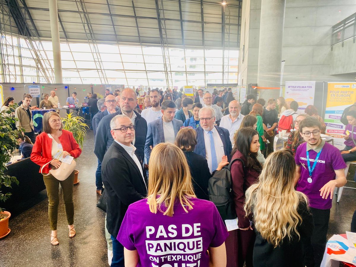 MLReims's tweet photo. Visite officielle du #ForumJobs 2026 par @ArnaudRobinet, maire de @VilledeReims accompagné du sous-@Prefet51, du Pdt @URCA, de @DuntzeKim (Pdte @ijgrandest), @VincVerstraete (@DptMarne) et de nombreux élus. 
@wattierphilipp1 et @rachidelgha - Pdt et Dir- représentaient notre ML. https://t.co/FVuGotlfZ0