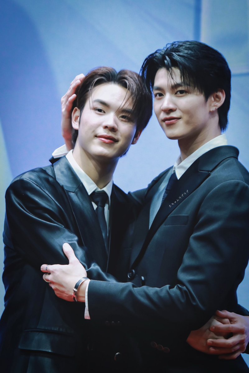 แม้จะนานแค่ไหน แต่ปลายทางที่มีเธอก็คุ้มค่าเสมอ รออยู่ตรงนี้เสมอนะมีนปิง

IM HERE IF YOU NEED MP

 #1ปีแอเรียยังรอเธอ