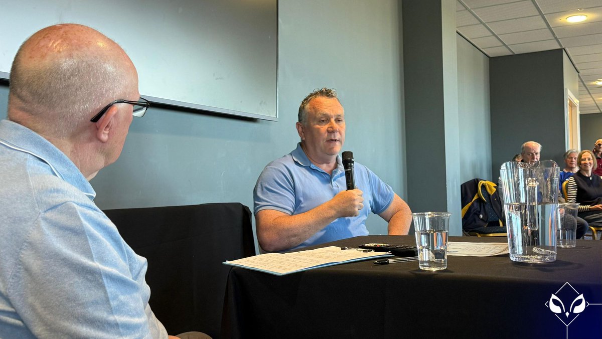 OfficialOAFC's tweet image. 🦉 A brilliant Silver Latics session today with a visit from the boss and a record attendance of over 100!

🤝 Willie Donachie and Matt Williams were also there to chat with supporters and share their stories.

@OfficialOACT | #oafc