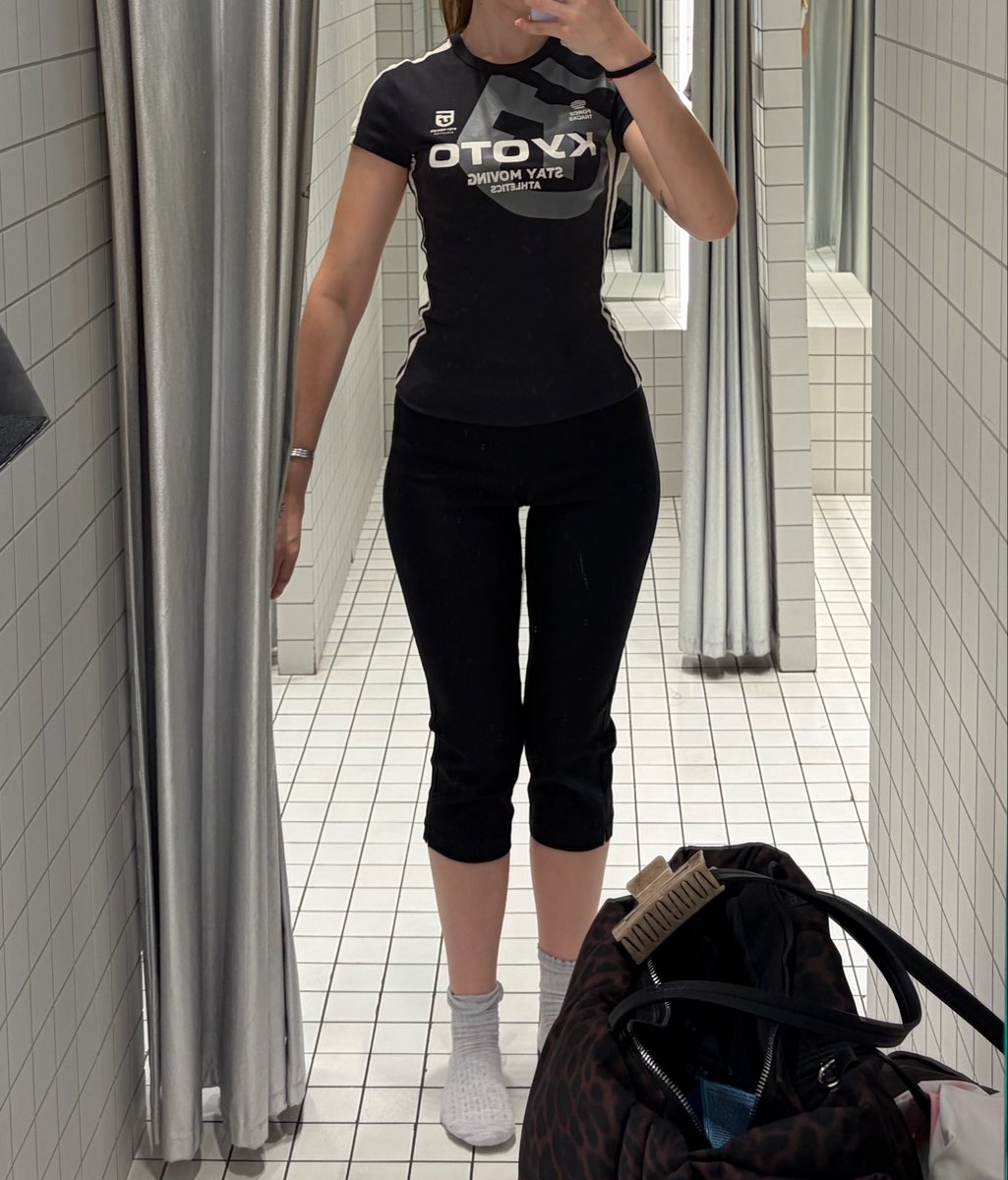 reign ۶ৎ tweet media