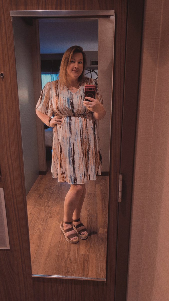 julesss06's tweet image. Good morning! Happy #humpday!!! Here's my #OOTD! Hope you have a fabulous day 💋💋