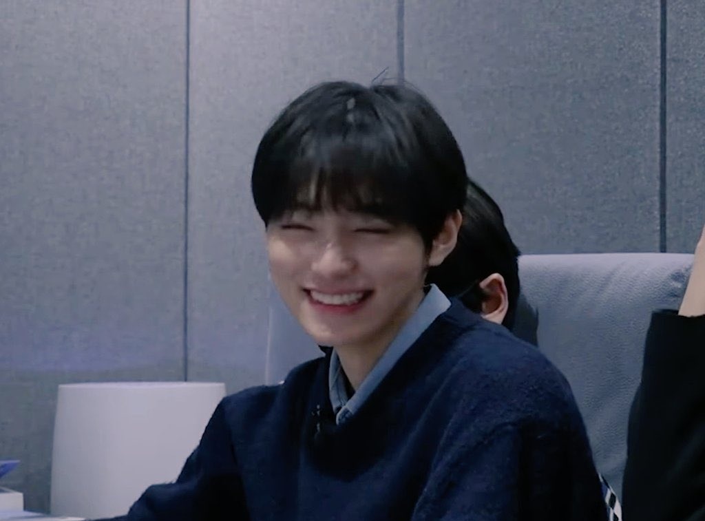 .•_• tweet media