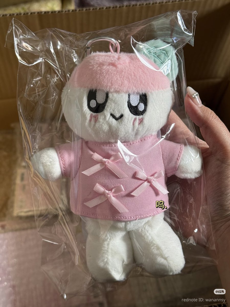 who would've thought this cute pink baby bongbongee is an eco bag ??? bRAAAH I AM SOLD !