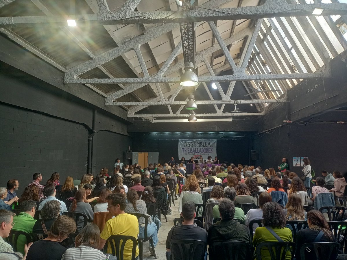CGTimssb's tweet photo. Ho hem tornat a fer! Assemblea  amb molta participació! I una idea clara: Aquesta vaga no s'apaga! https://t.co/TLm9Bbf0BO